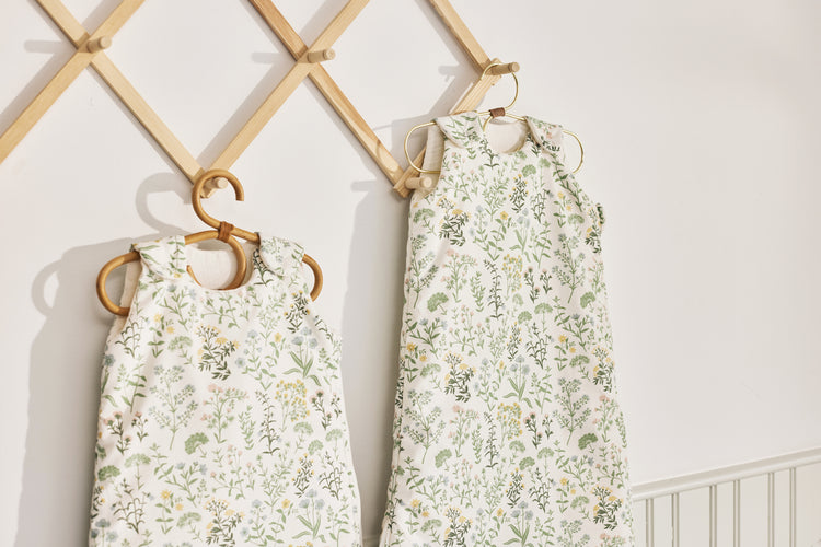 Summer sleeping bag 0-6 month Dear April, summer flowers