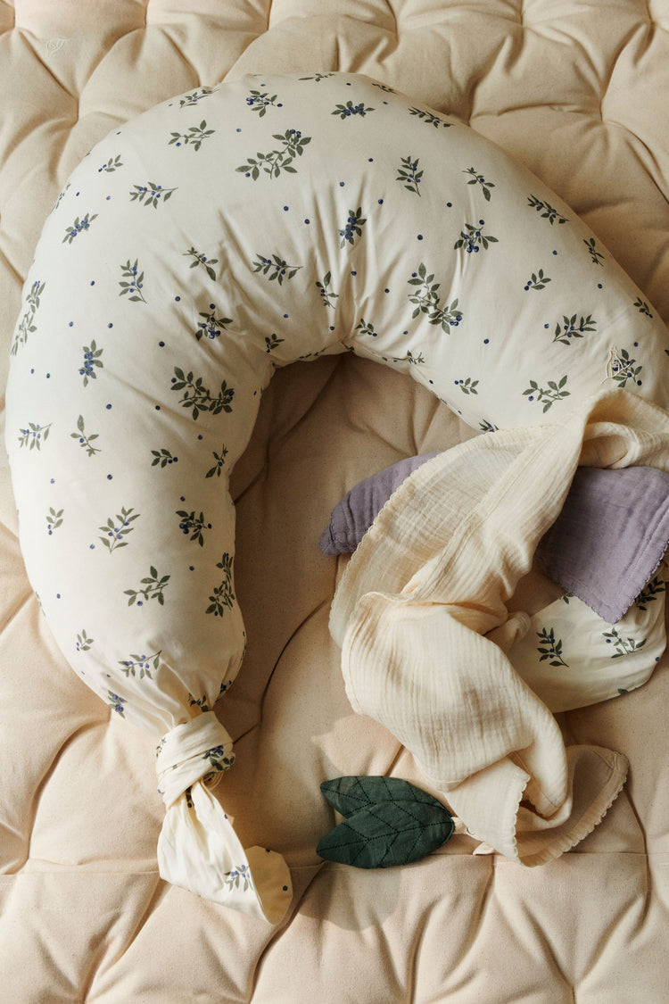 Nami nursing pillow, blueberries