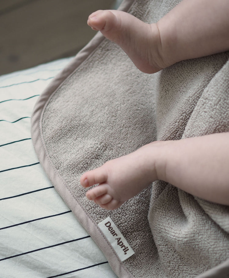 Petal Baby towel 85x85 cm, Moon cat