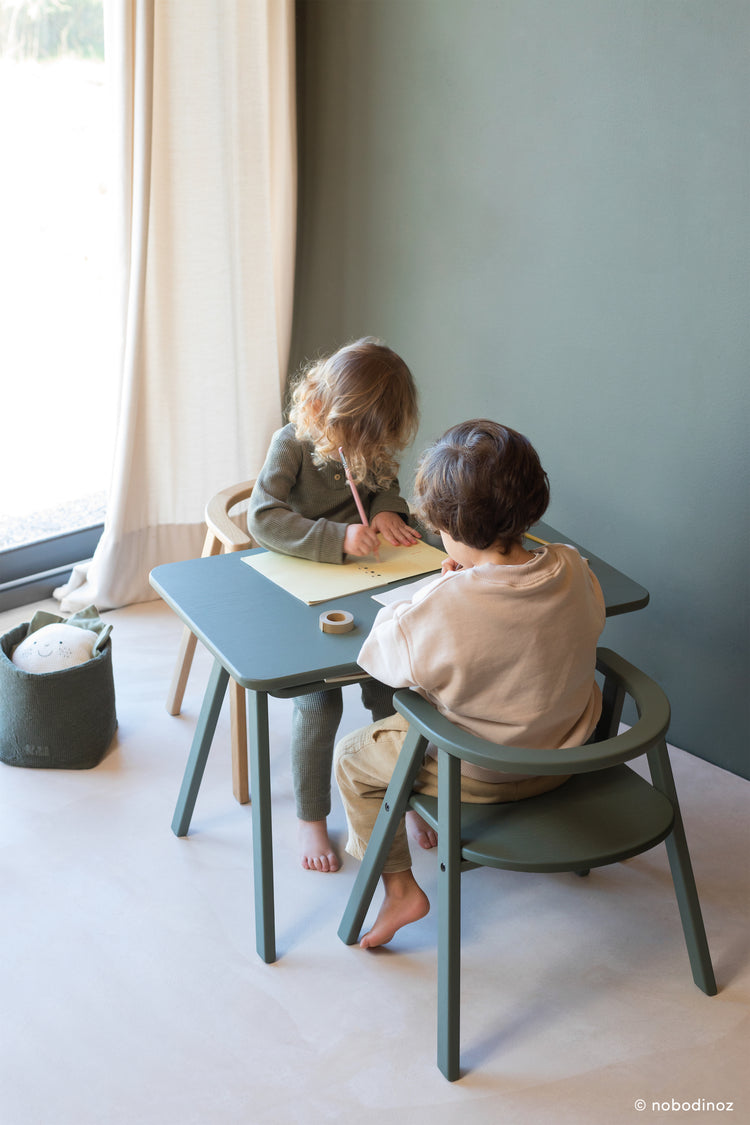 Kid table Growing green, deep green