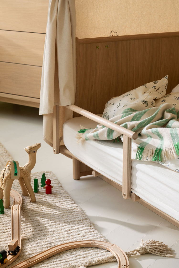 Camp Novel cot bed/bed 60 × 120 cm cm/120 × 200 cm, oak